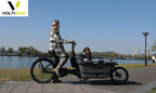 Bicicleta eléctrica cargo familiar AT006 Voltibike con pasajero infantil